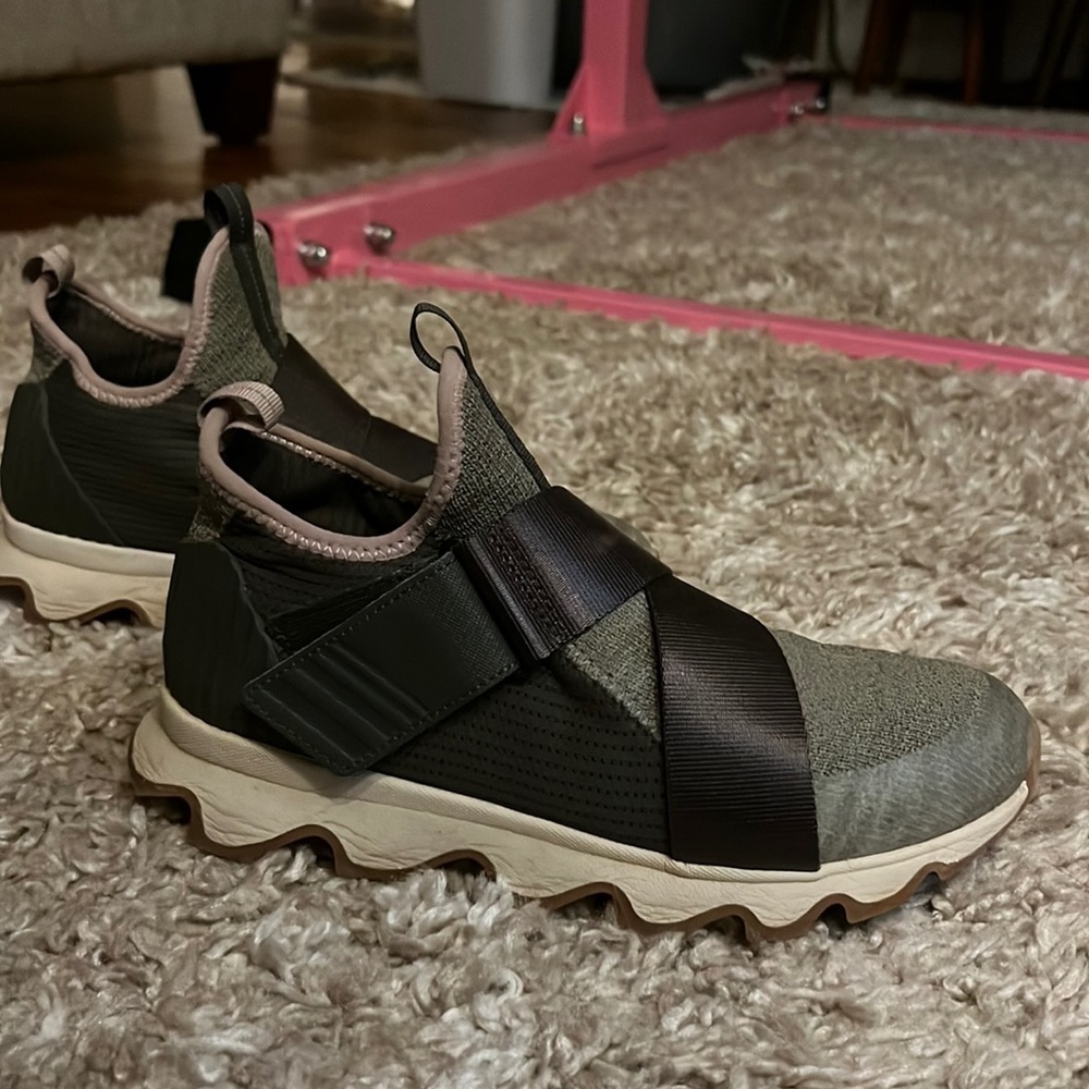 Gently worn Sorel shoes size 8.5.